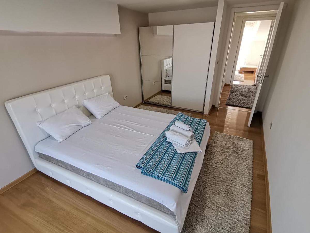 Atina Lux Hostel Leskovac  Extérieur photo