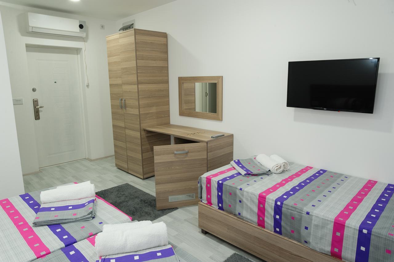 Atina Lux Hostel Leskovac  Extérieur photo