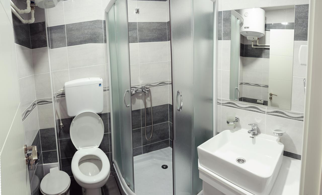 Atina Lux Hostel Leskovac  Extérieur photo