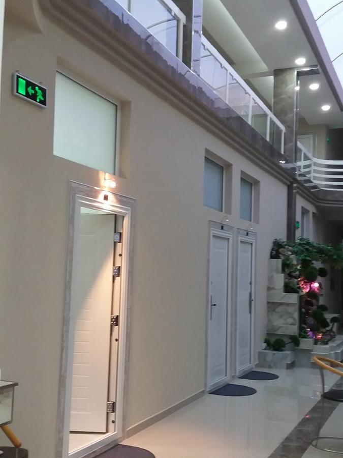 Atina Lux Hostel Leskovac  Extérieur photo