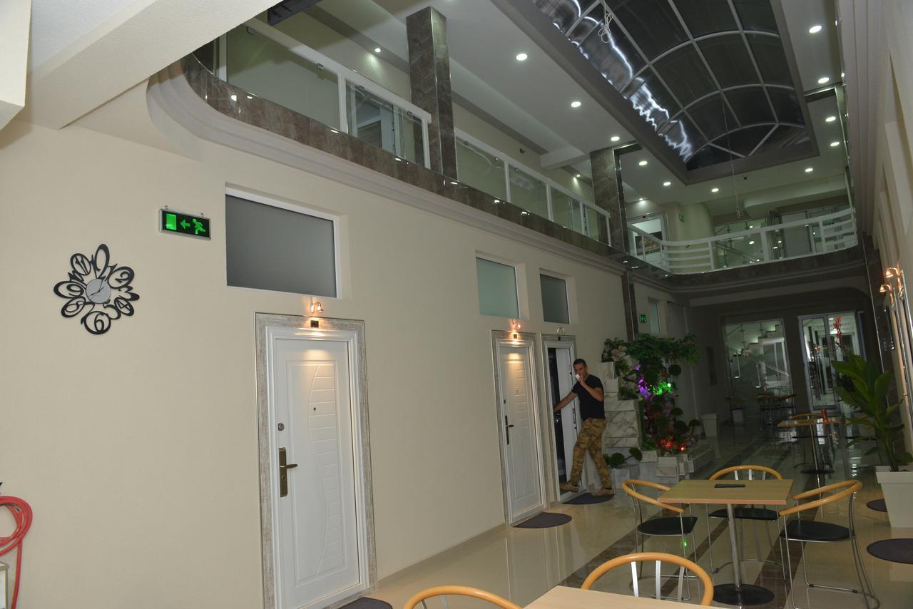 Atina Lux Hostel Leskovac  Extérieur photo
