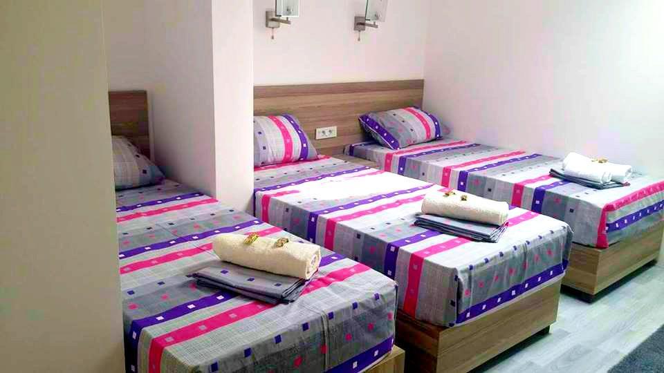 Atina Lux Hostel Leskovac  Extérieur photo